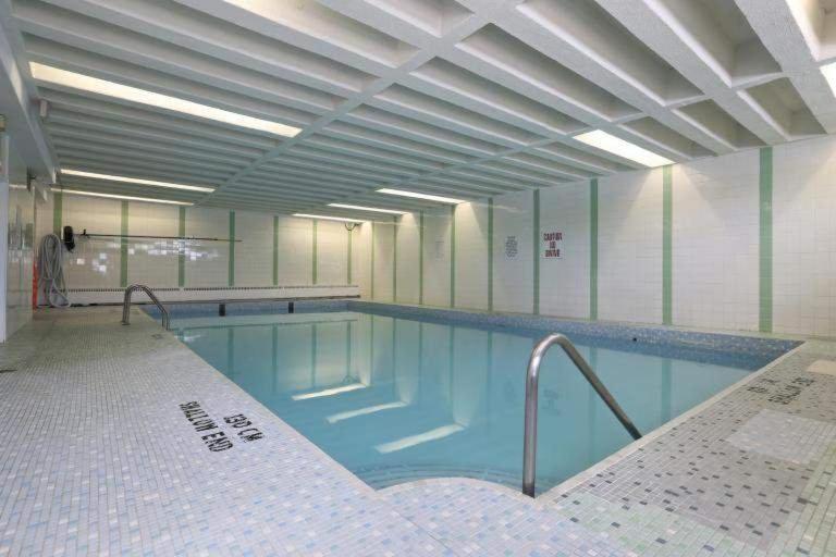 Bright Apartment Close To City With Free Parking Toronto Exterior foto